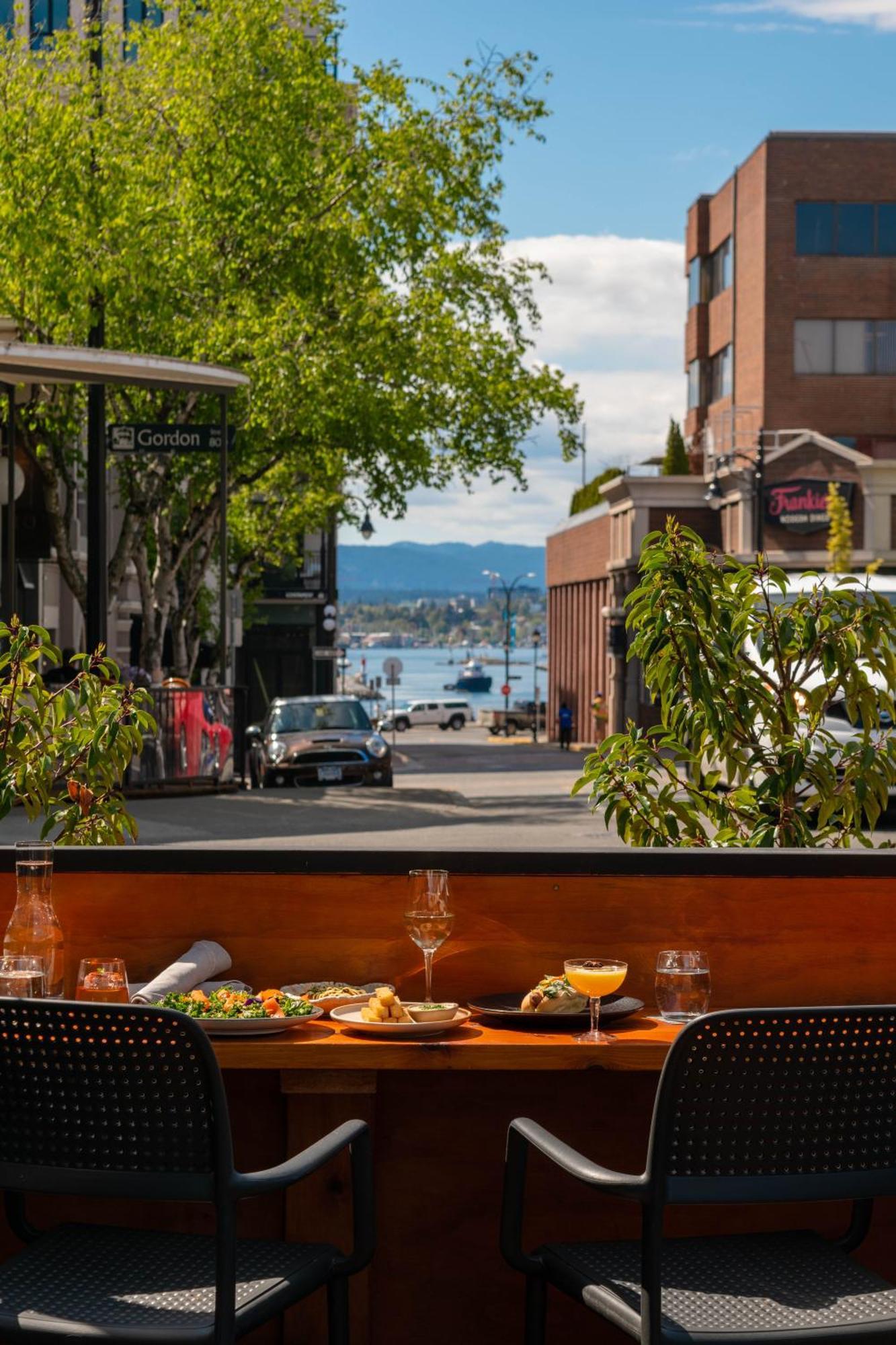 The Magnolia & Hotel Victoria